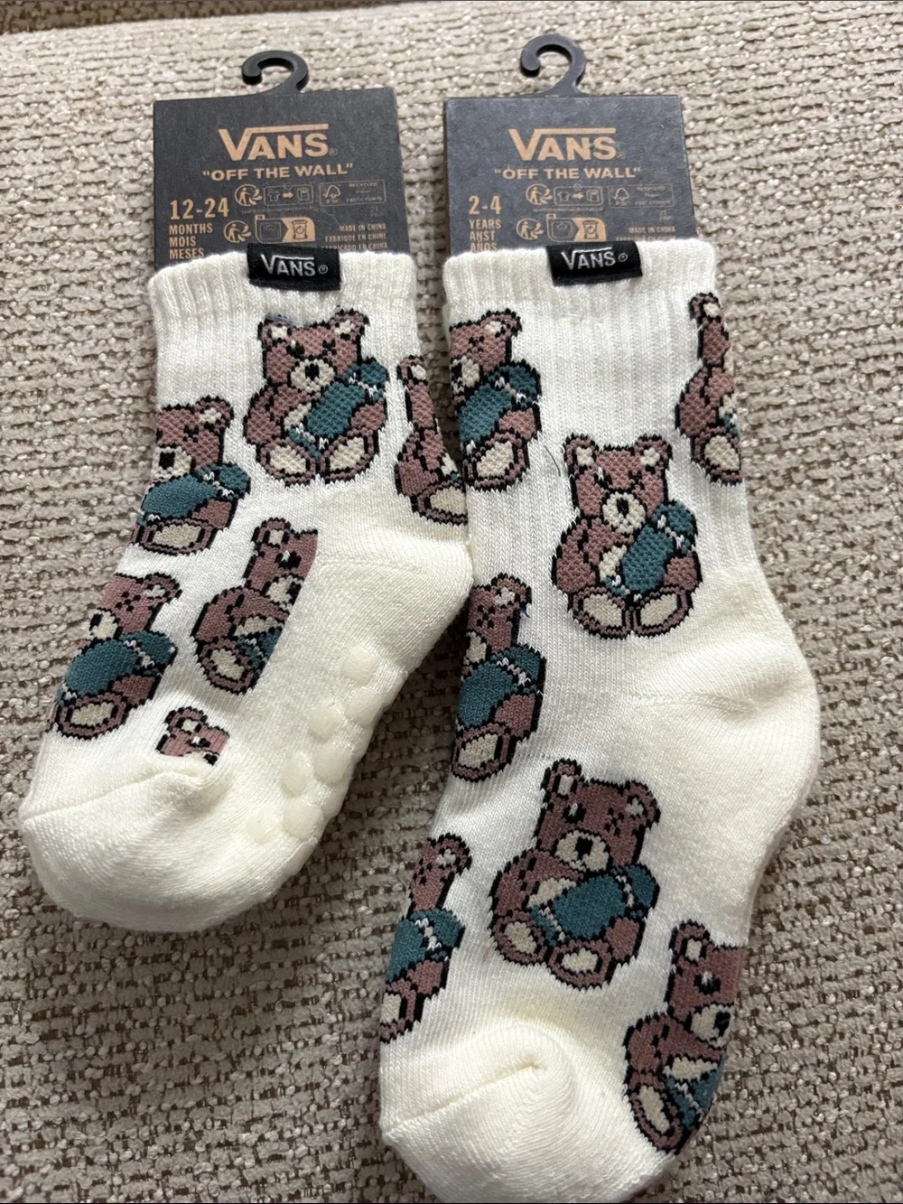 NWT 4 pair of Vans Kids Socks, 1 set Christmas, 1 set Teddy Bears